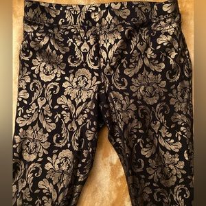 stretchy black and gold pattern leggings